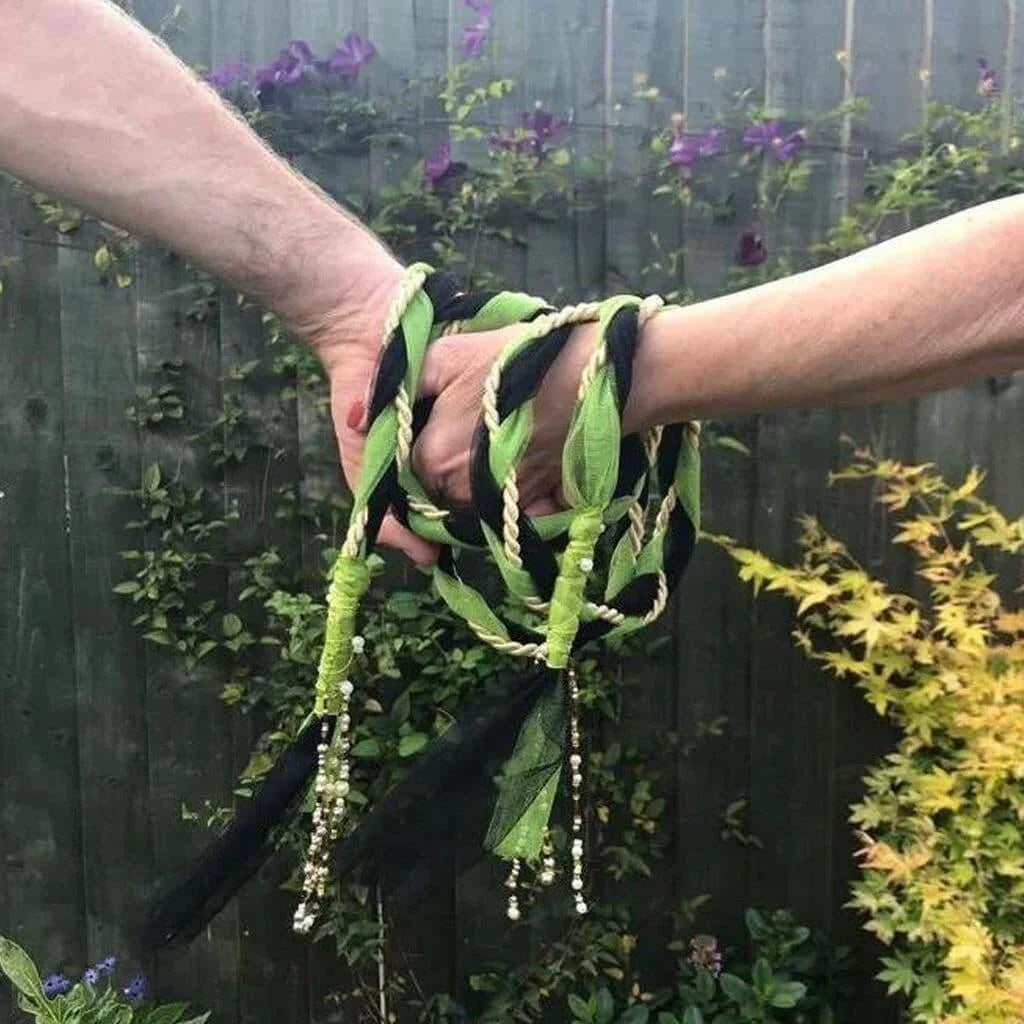 Couples Reading (Face to Face)